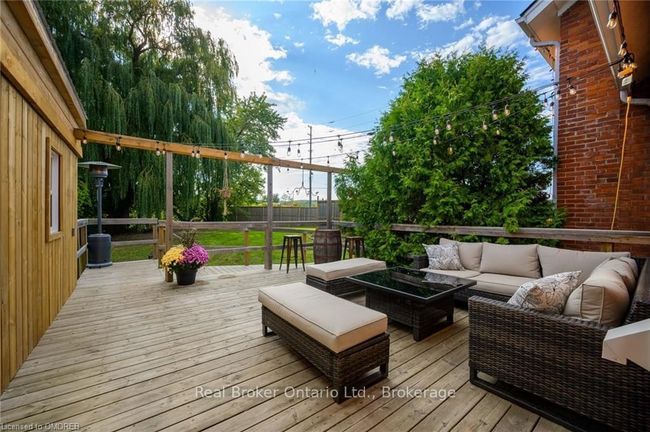 3318 Dundas St, House other with 3 bedrooms, 2 bathrooms and 6 parking in Burlington ON | Image 36