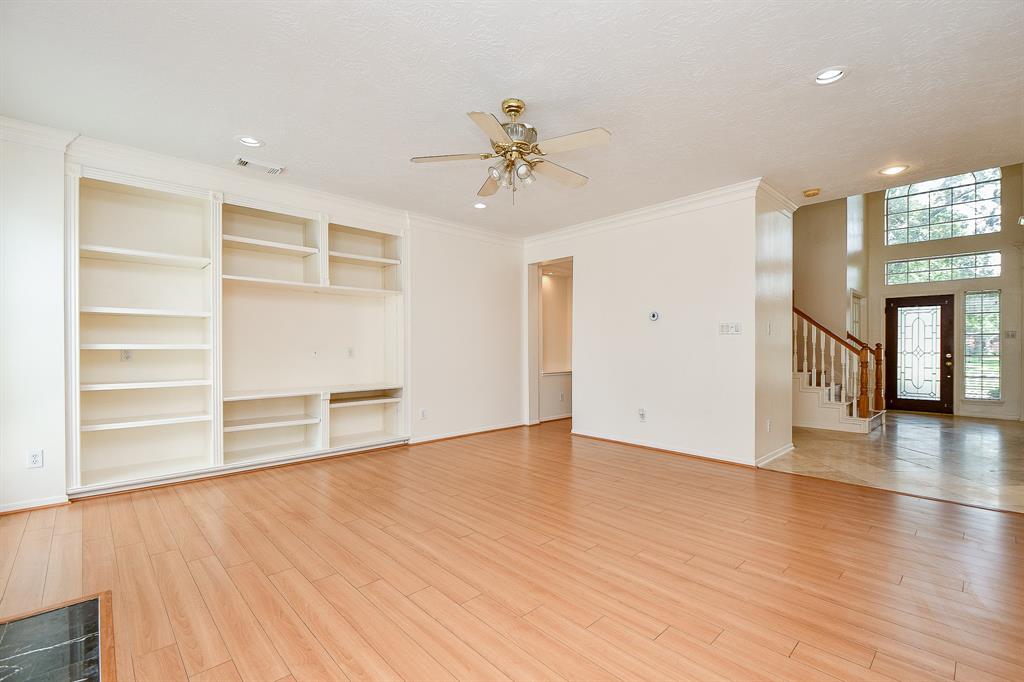 Snowbird Ct, Stafford, TX 77477