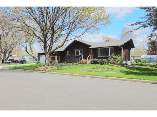 804 Valley View Dr, RIVER FALLS, WI, 54022-2724 | Card Image