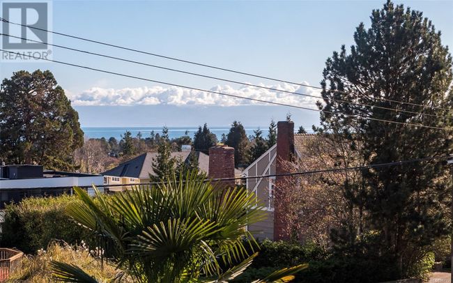 803 Piermont Pl, House other with 5 bedrooms, 5 bathrooms and 2 parking in Victoria BC | Image 29