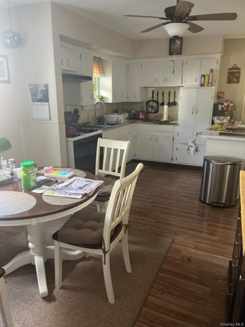 330 Florida Ave, Copiague, NY, 11726-3424 | Card Image