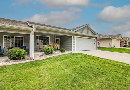 1246 Fieldstone Dr, Hartford, WI, 53027-2925 | Card Image