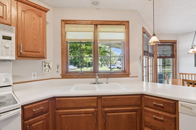 17-227-Phoenix-Ct-Plainwell-MI-49080-Win | Image 17