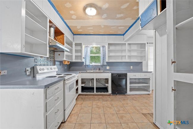 518 E Avenue G, House other with 3 bedrooms, 2 bathrooms and null parking in Rosebud TX | Image 4