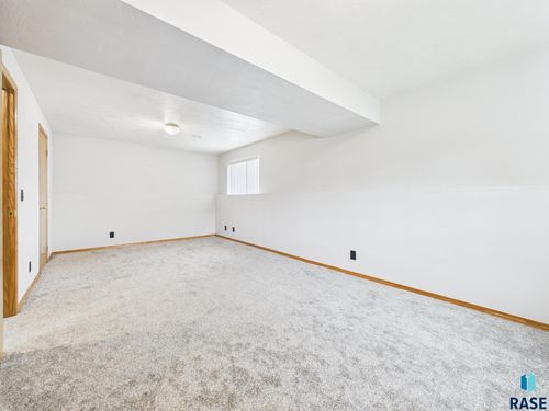 400 Philly Cir Circle, Harrisburg, SD, 57032 | Card Image