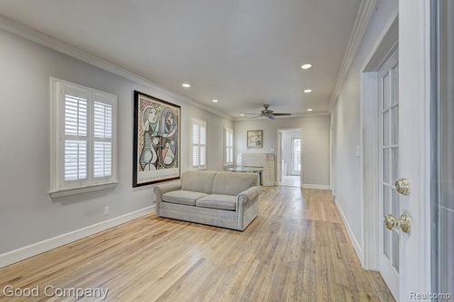 207 W Hazelhurst St, Ferndale, MI, 48220-1822 | Card Image