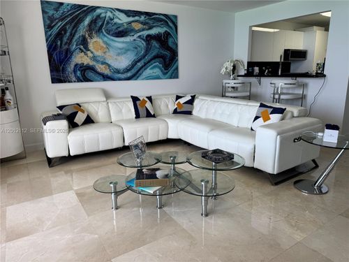 14e-5555 Collins Ave, Miami Beach, FL, 33140-2430 | Card Image