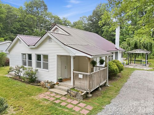 226 Vance Ave, Black Mountain, NC, 28711-3415 | Card Image