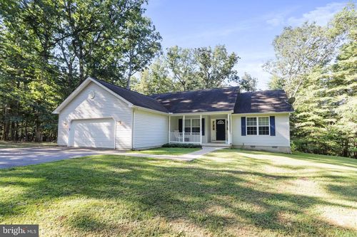 400 Spring Valley Dr, BERKELEY SPRINGS, WV, 25411-6157 | Card Image