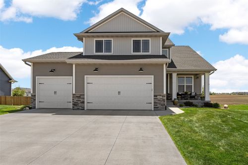 1247 Tramore Rd, Marion, IA, 52302-6106 | Card Image