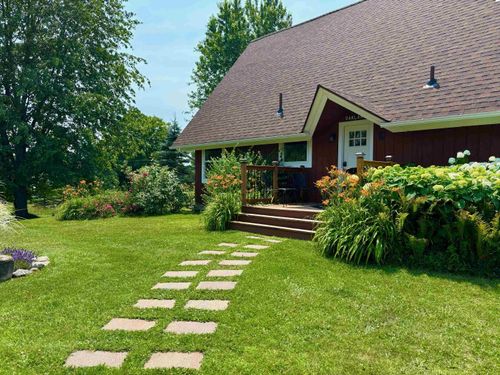 13879 Phelps Rd, Charlevoix, MI, 49720-9201 | Card Image