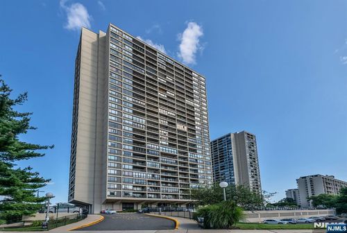 6 Horizon Rd, Fort Lee, NJ, 07024-6652 | Card Image