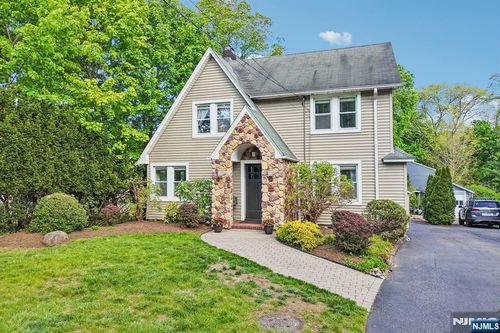 243 Lincoln Ave, Ridgewood, NJ, 07450-4918 | Card Image