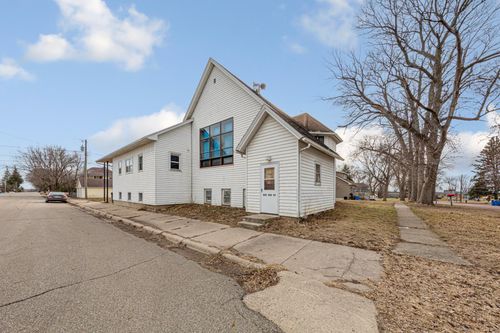 402 4th St N, Ellendale, MN, 56026-2243 | Card Image