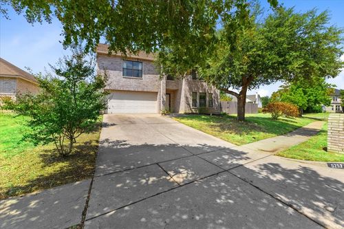 5253 Chessie Cir, Haltom City, TX, 76137-5539 | Card Image