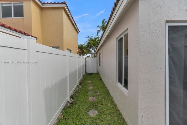 1592 Salerno Cir, House other with 3 bedrooms, 2 bathrooms and null parking in Weston FL | Image 39