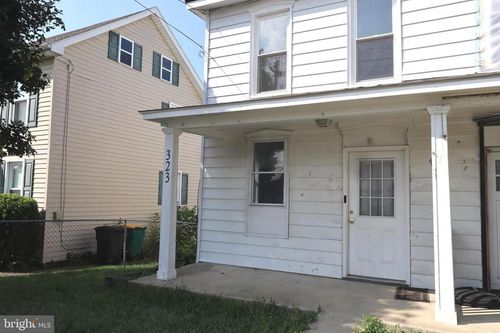 323 W North St, WAYNESBORO, PA, 17268-1217 | Card Image