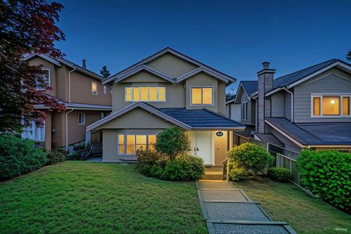 313 E 27th St, North Vancouver, BC, V7N1B9 | Card Image