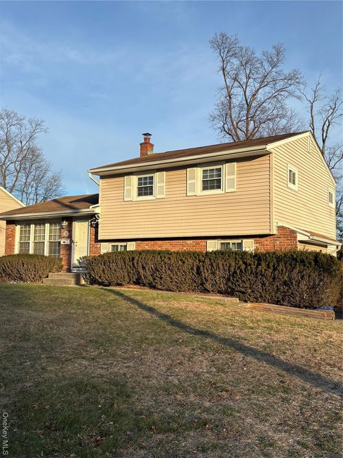 12 Stratford Pl, New City, NY, 10956-4624 | Card Image