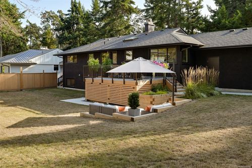 2860 Tudor Ave, Saanich, BC, V8N1L9 | Card Image