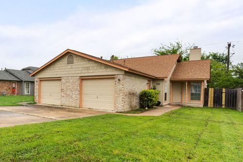 411 Greenlawn Blvd, Round Rock, TX, 78664-6013 | Card Image