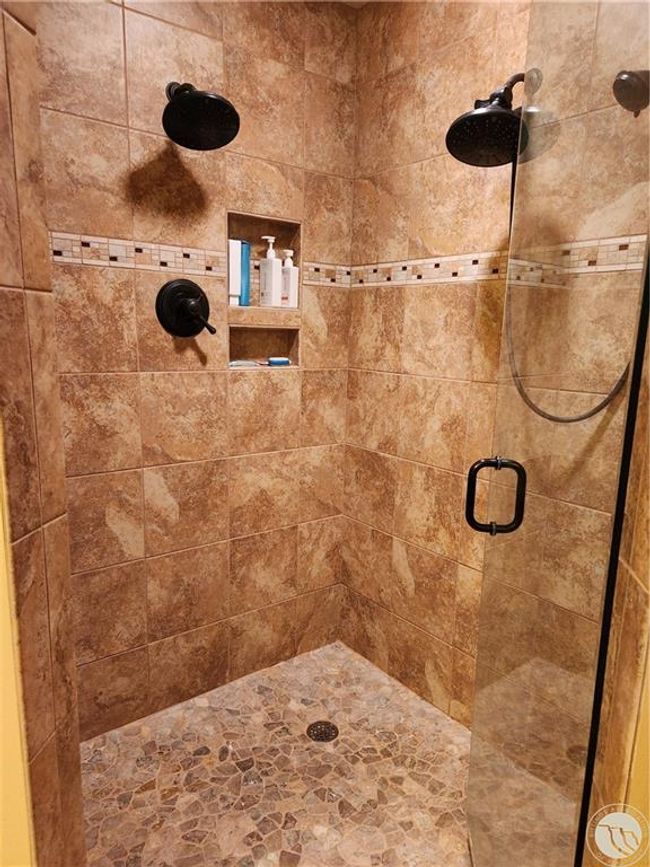 Master bathroom | Image 18