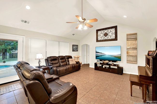 709 Voges St, House other with 4 bedrooms, 3 bathrooms and null parking in Poth TX | Image 23
