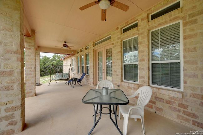 286 Thoroughbred Ln, House other with 3 bedrooms, 2 bathrooms and null parking in Spring Branch TX | Image 5
