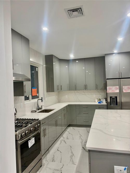 15 Potomac St, Yonkers, NY, 10710-5312 | Card Image
