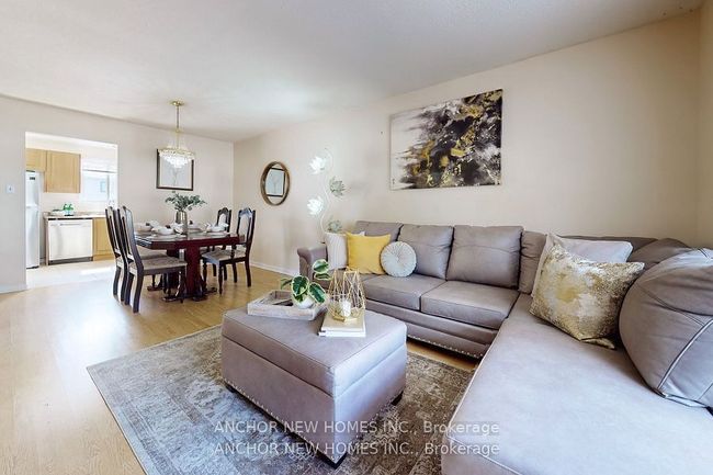 77 Guildford Cres, Condo with 3 bedrooms, 2 bathrooms and 2 parking in Brampton ON | Image 4