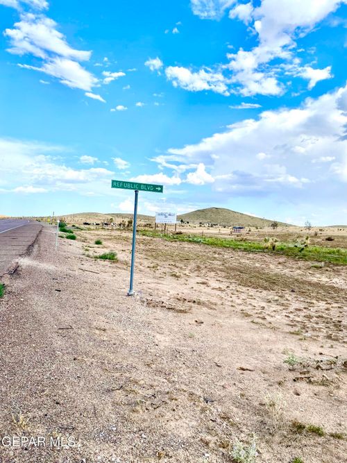 430 E Avenida Del Sol, El Paso, TX, 79938 | Card Image