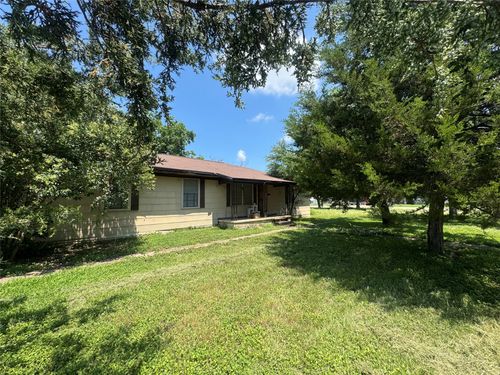 300 S Elm Avenue, Cameron, TX, 76520 | Card Image