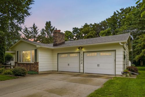 1302 Round Horn Street, Waverly, IA, 50677 | Card Image