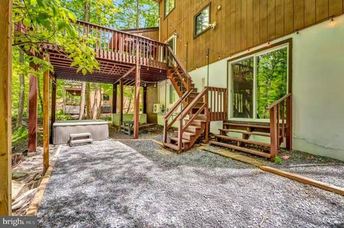 275 Hyland Dr, East Stroudsburg, PA, 18301-6745 | Card Image