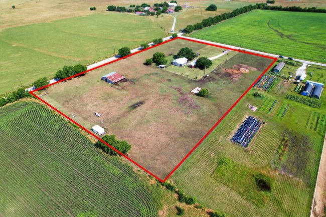 Overview of rural landscape with large plots for crops and property boundaries highlighted | Image 7