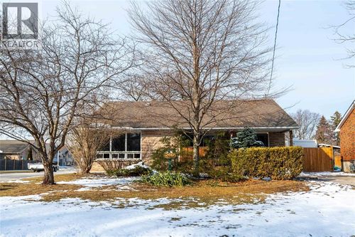 260 Fane St, Corunna, ON, N0N1G0 | Card Image