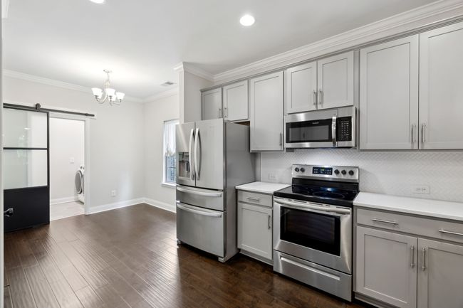 Eat in kitchen | Image 13