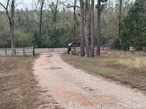 3901 E Fm 942, Livingston, TX, 77351-1945 | Card Image