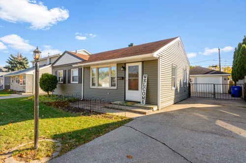 8635 44th Pl, Lyons, IL, 60534-1610 | Card Image