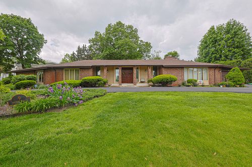 9 Camelot Dr, Oak Brook, IL, 60523-1706 | Card Image