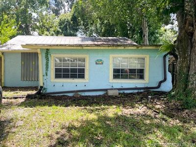 988 Sw 34th Terrace, House other with 2 bedrooms, 1 bathrooms and null parking in Palm City FL | Image 3