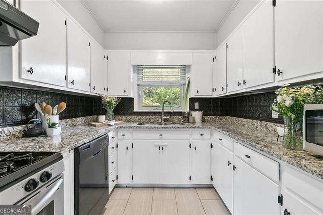 2337 Elmwood Cir Se, House other with 3 bedrooms, 3 bathrooms and null parking in Atlanta GA | Image 9