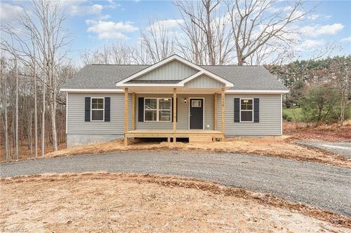 122 Lake Blvd, Elkin, NC, 28621-2730 | Card Image