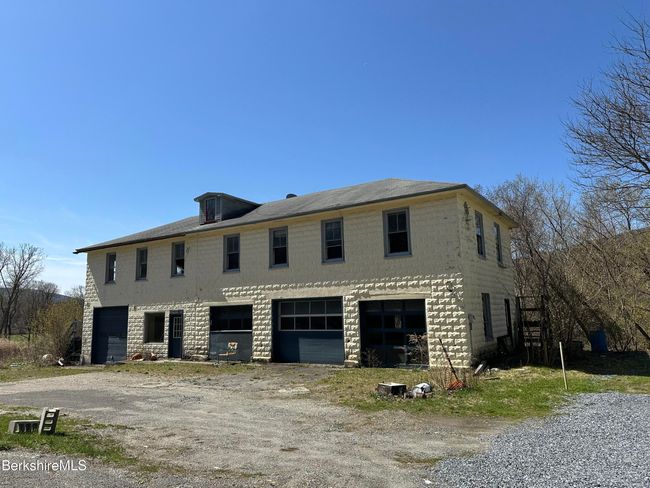 1017 - 10151017 Simonds Rd, Home with 0 bedrooms, 2 bathrooms and 10 parking in Williamstown MA | Image 5