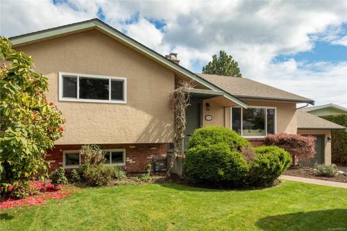 3505 Cardiff Pl, Oak Bay, BC, V8P4Z2 | Card Image