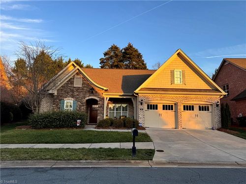 5563 Foxgate Cir, Winston Salem, NC, 27106-6267 | Card Image