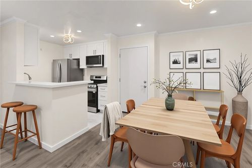 18620 Hatteras St, Tarzana, CA, 91356-1832 | Card Image