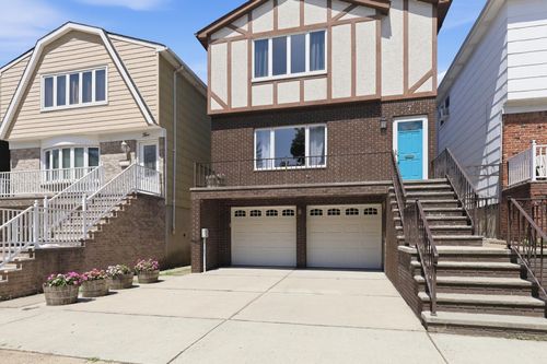 7 Gregg Ln, Bayonne, NJ, 07002-3706 | Card Image