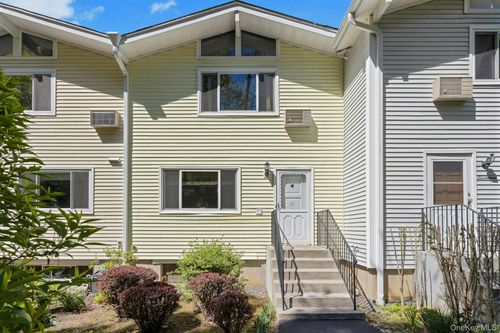 18 Scenic Cir, Croton-On-Hudson, NY, 10520-1658 | Card Image