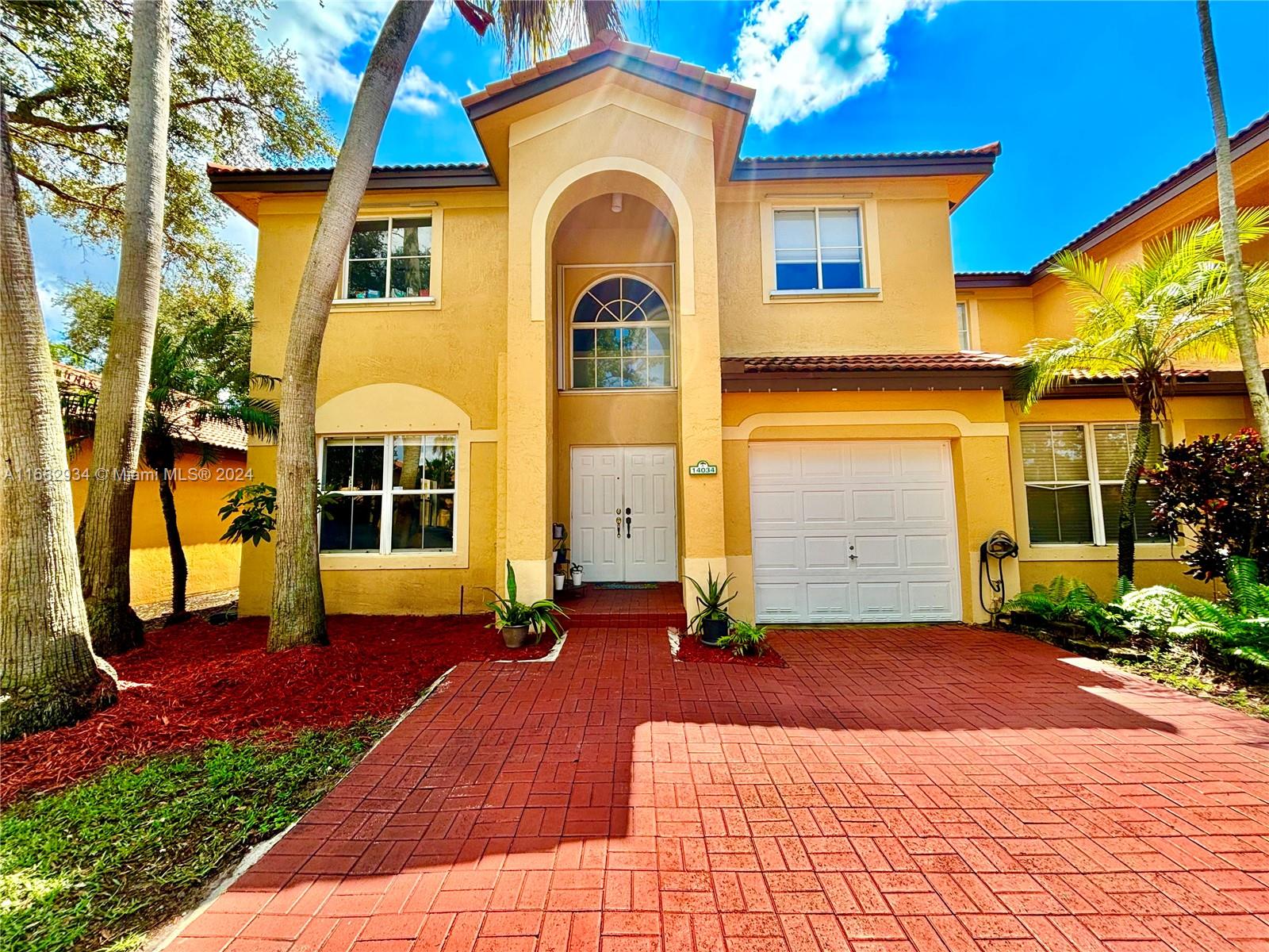 Forest Oak Cir, Davie, FL 33325